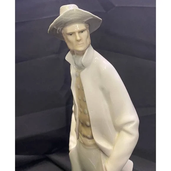 Vintage Sailor Lladro # 4657 - Retired Figurine Decor